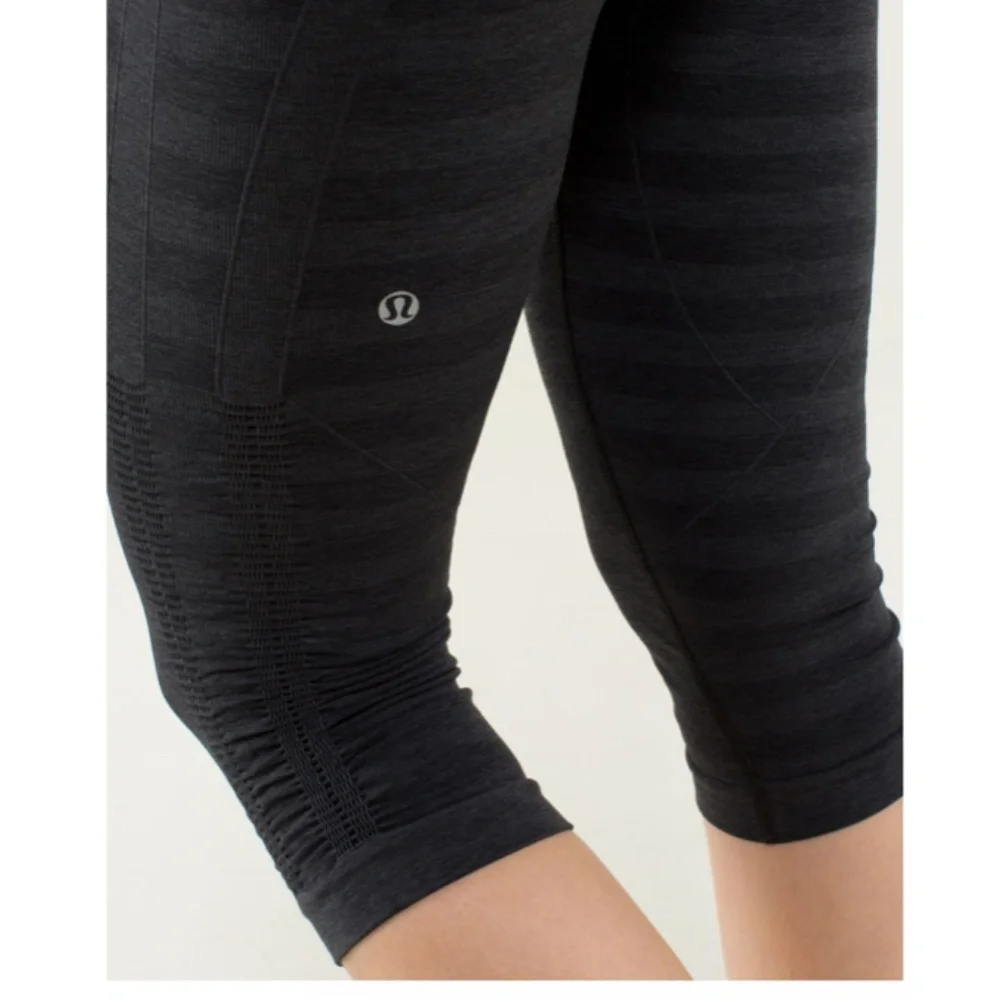 LULULEMON In The Flow Crop Stripe Black Size 8